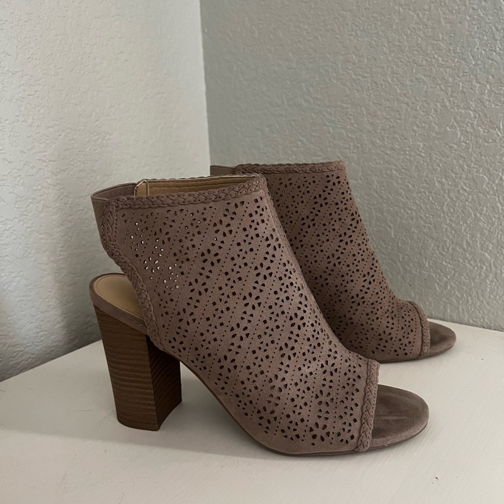 Lauren Conrad peep toe heal